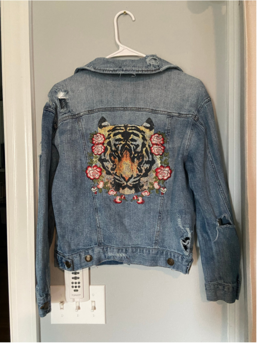 Vanilla star, tiger jacket, distressed,, small